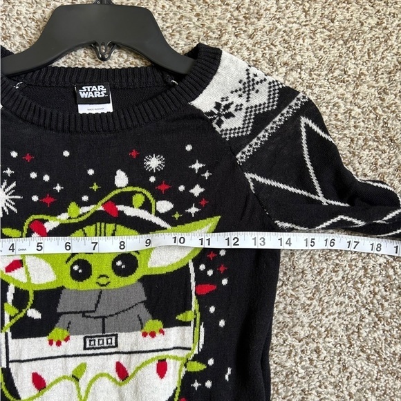 🦋 Star Wars Baby Yoda Grogu Holiday Christmas Winter Sweater XS Mandalorian - Picture 7 of 7